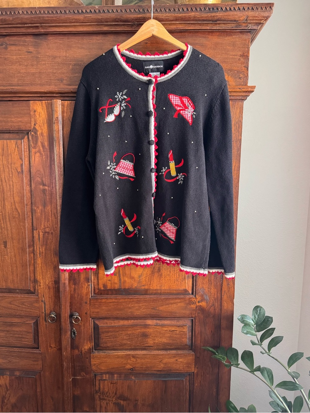Sag Harbor Vintage Novelty Cardigan Sweater Black Embroidered Handbag Lipstick